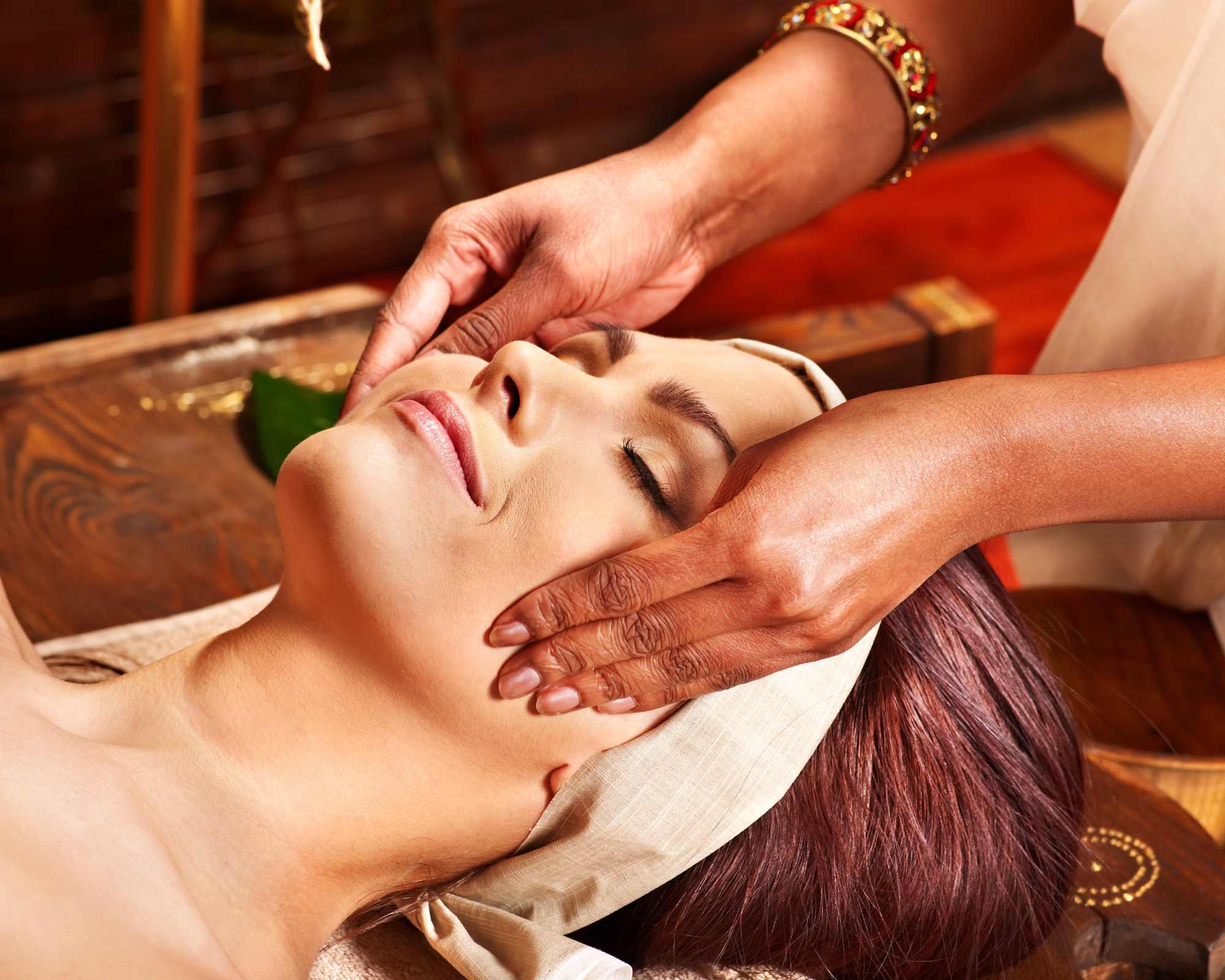Divia Retreats – Luxury Ayurvedic Angi-Aging Retreat, India Face massage